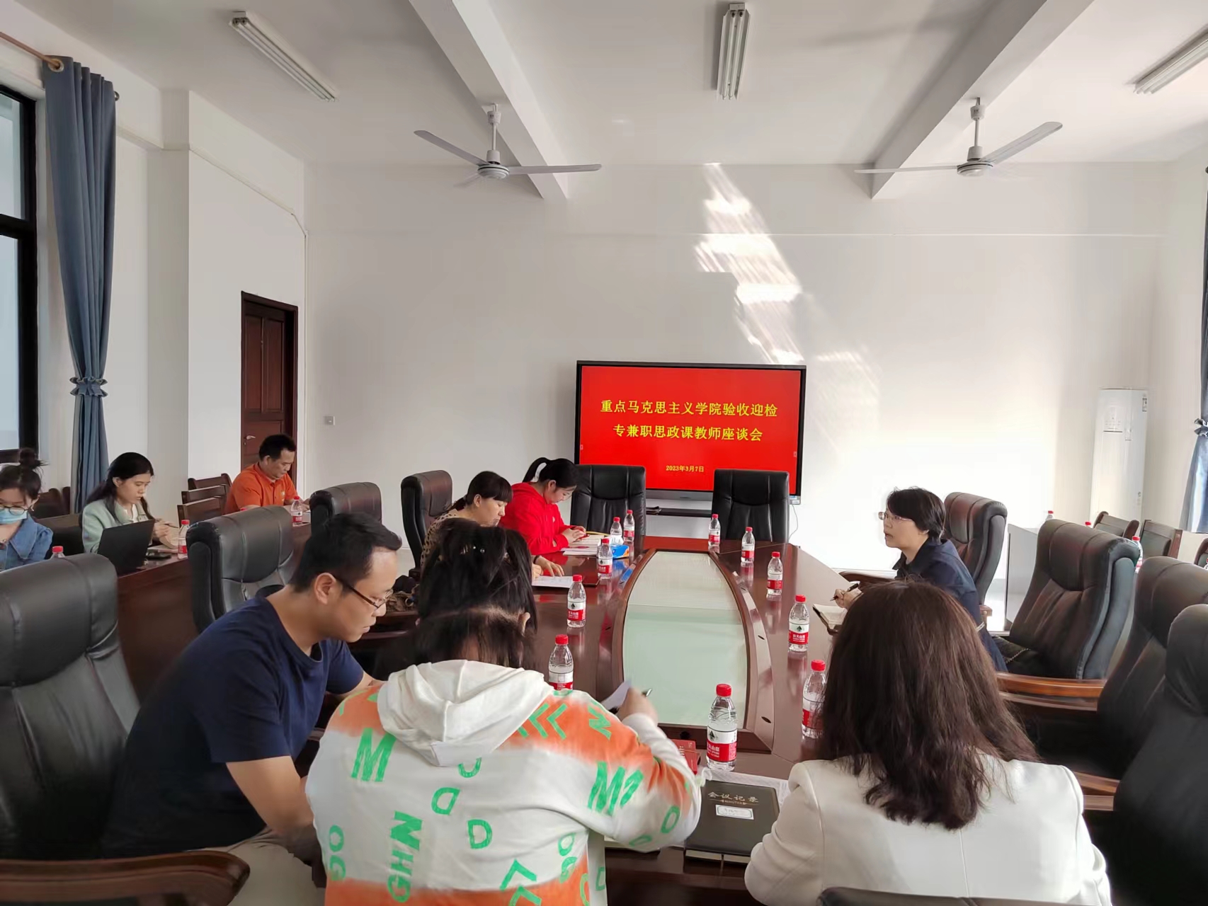 马克思主义学院召开重点马院验收迎检专兼职思政课教师座谈会（一）