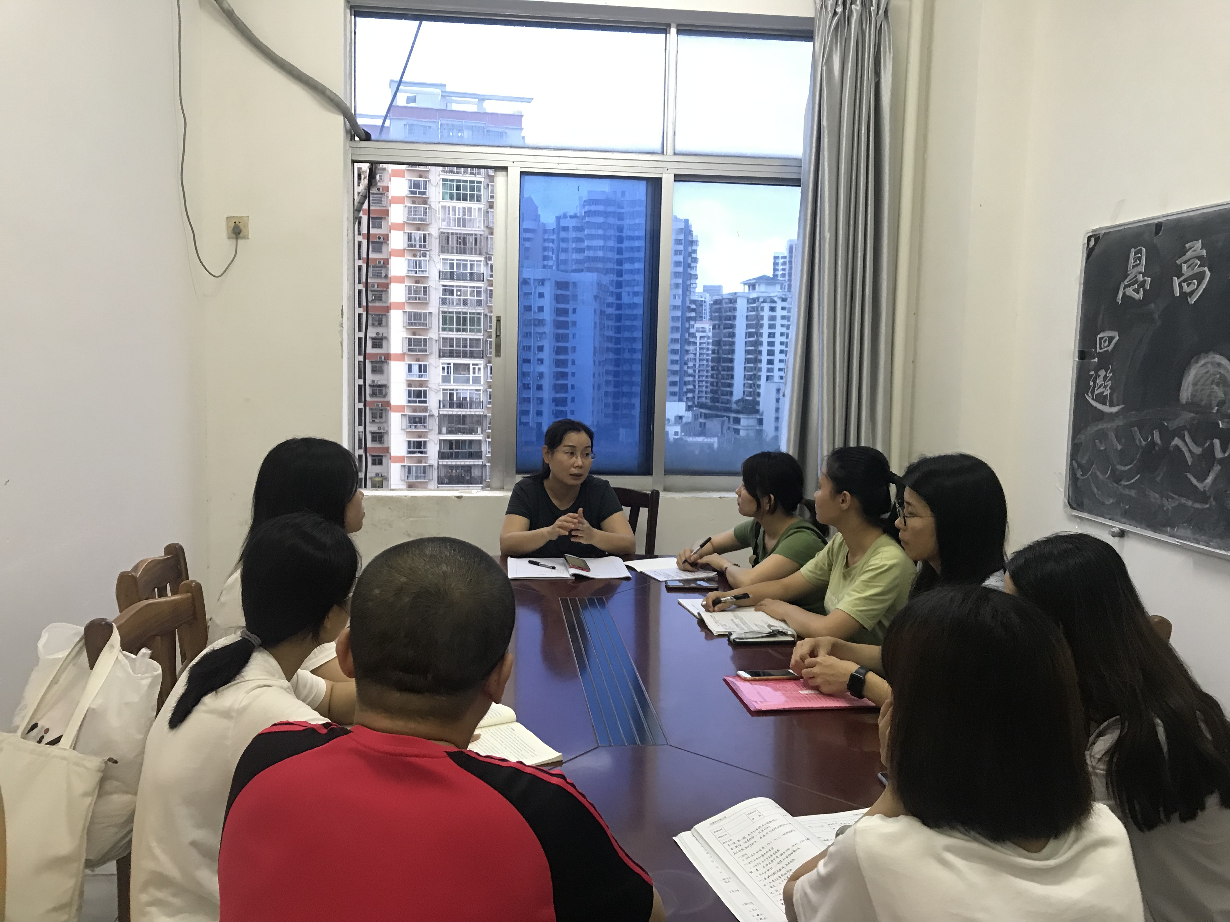 我院2018级学科教学（思政）专硕研究生进行九月实习汇报