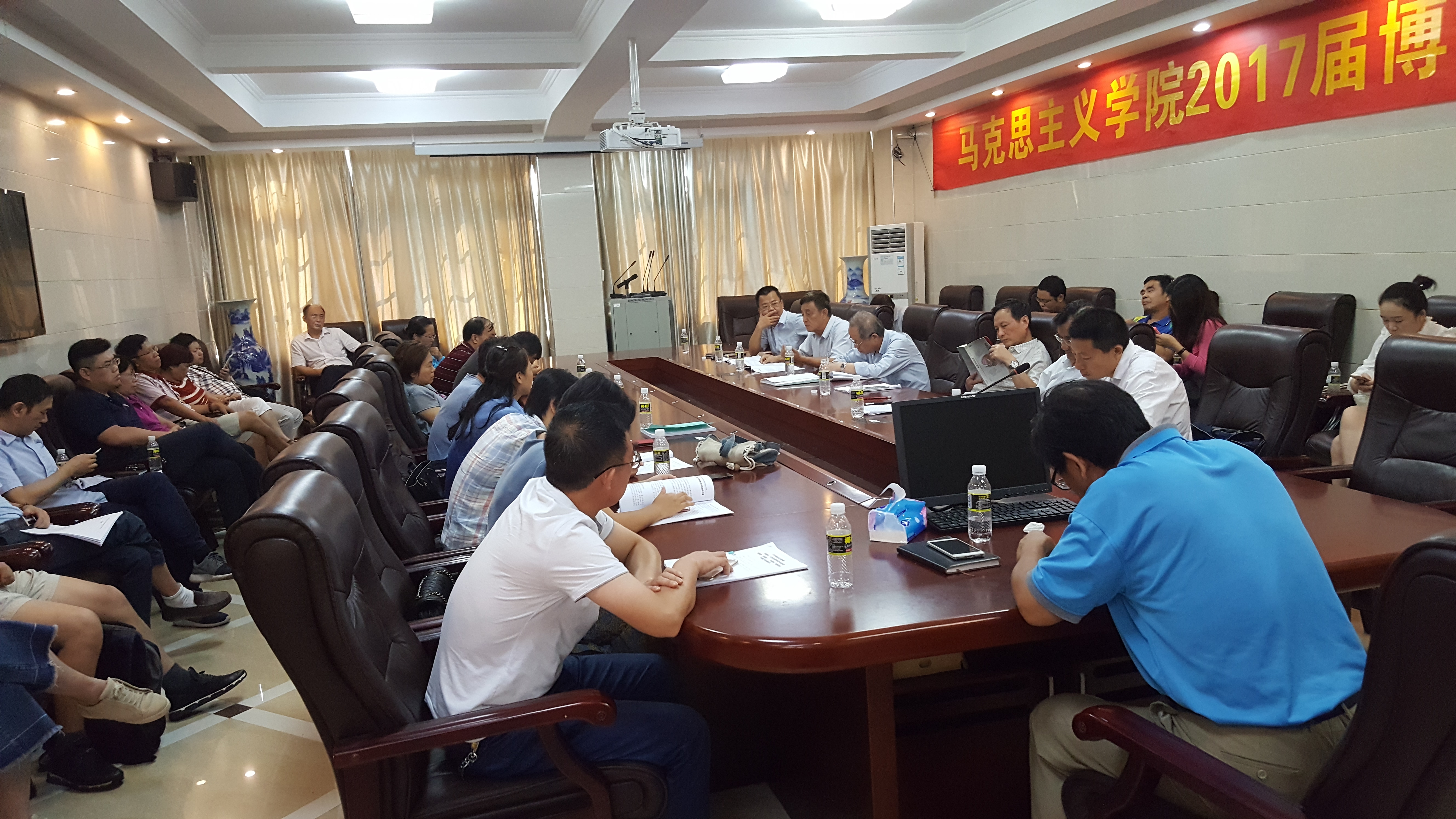 马克思主义学院举行学位点建设研讨会
