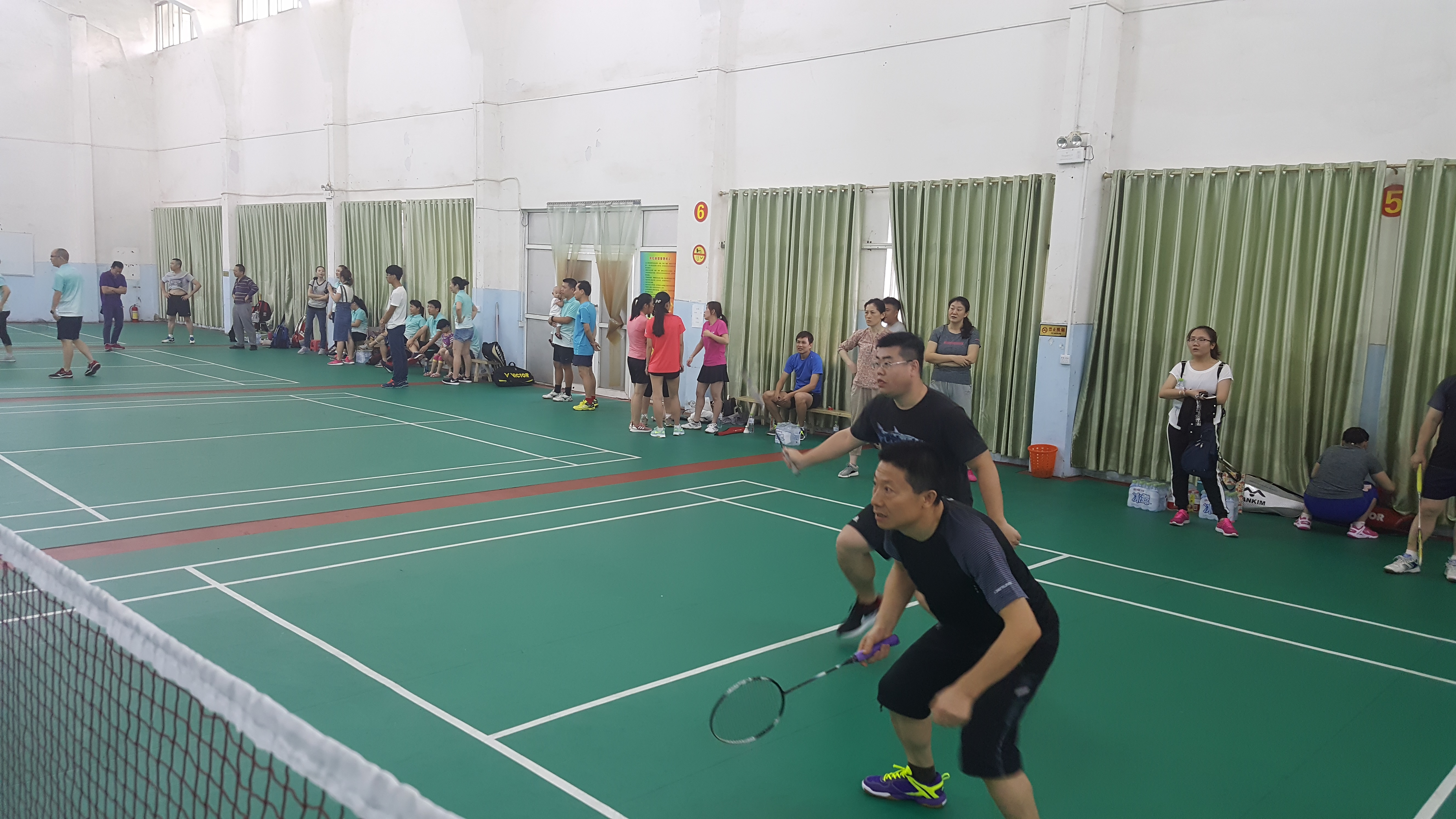 我院积极参加学校举办的2017年教职工羽毛球男女混合团体赛