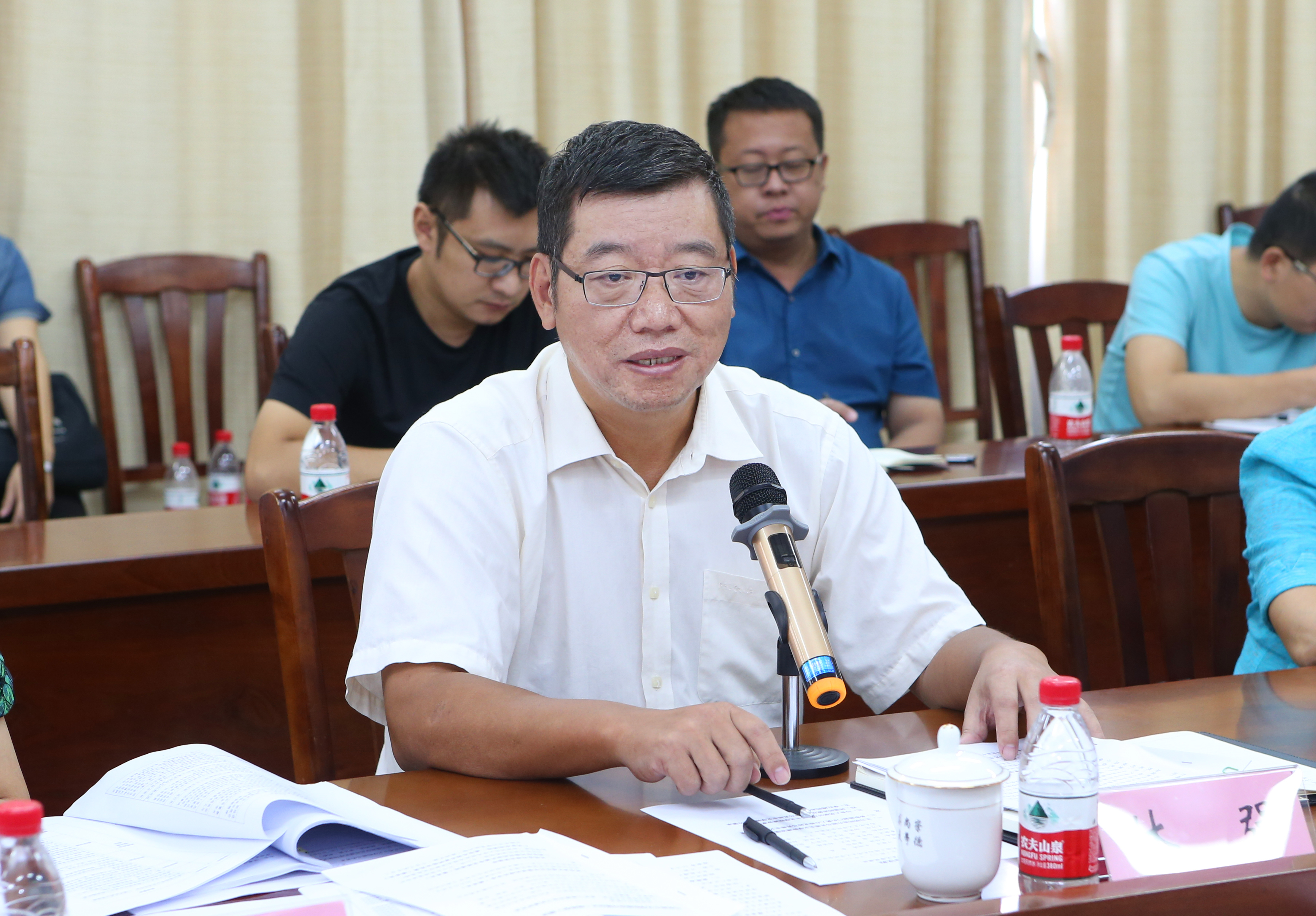 学校召开党委专题会议研究马克思主义学院建设