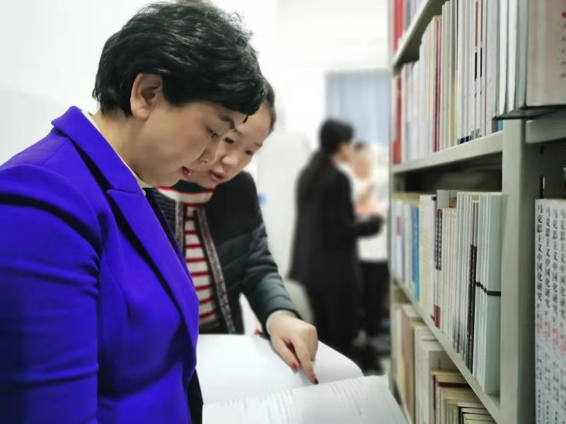 李红梅书记到马克思主义学院调研并主持召开现场办公会