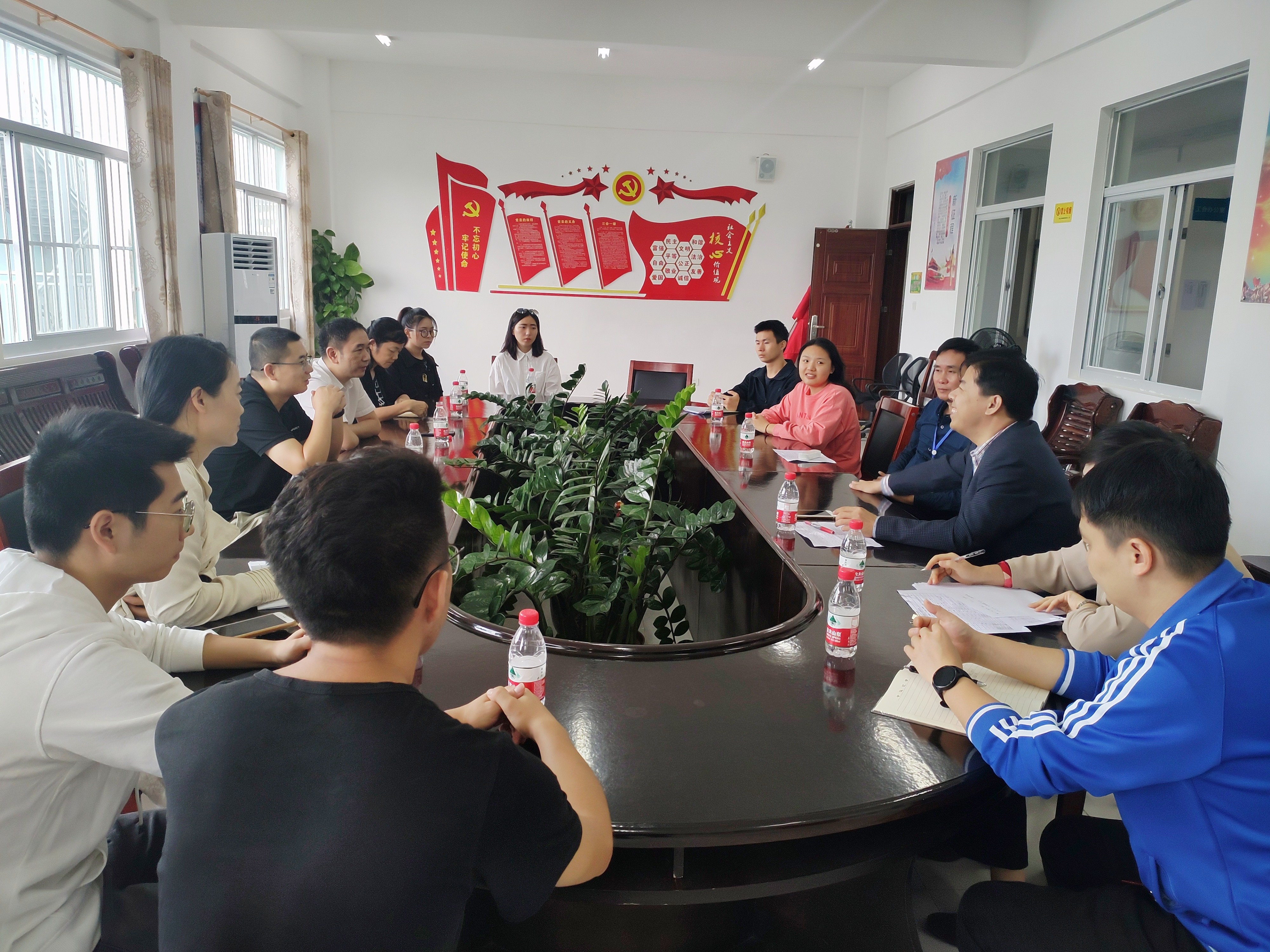 马克思主义学院组队赴五指山市开展顶岗实习巡查