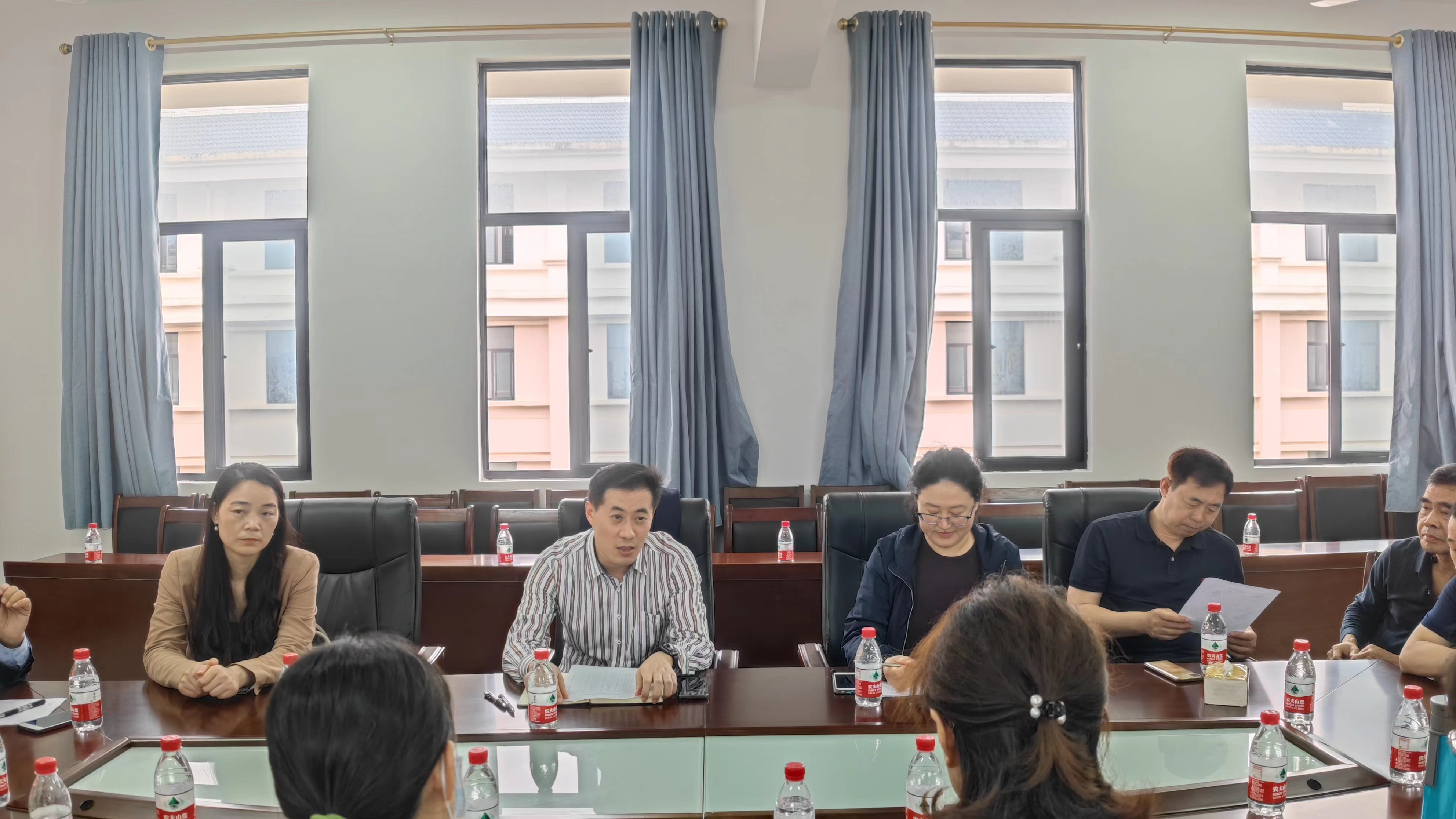 白显良副校长召开全国重点马克思主义学院建设迎检教师座谈会