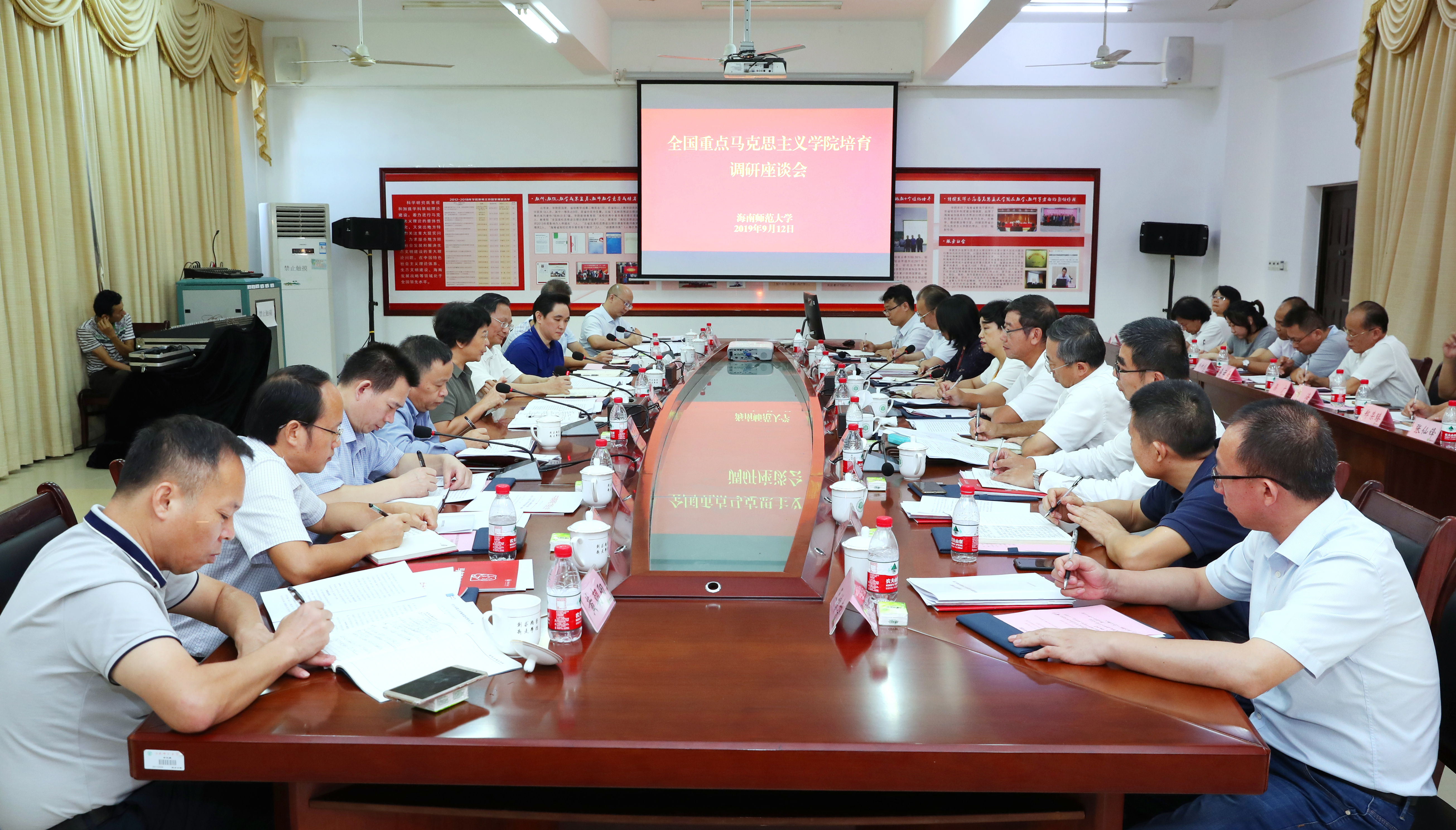 省委常委、宣传部部长肖莺子调研我校全国重点马院培育工作