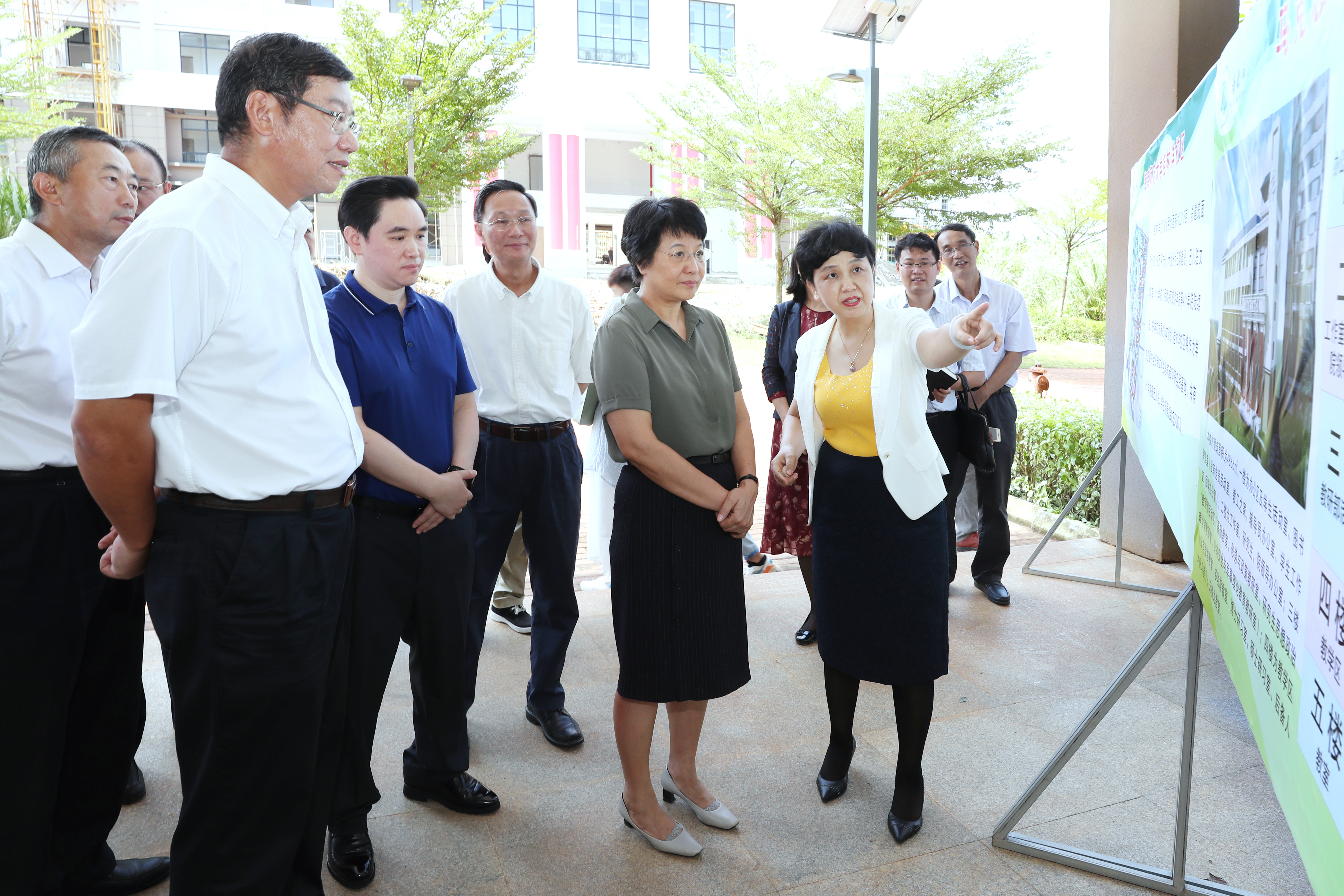 省委常委、宣传部部长肖莺子调研我校全国重点马院培育工作