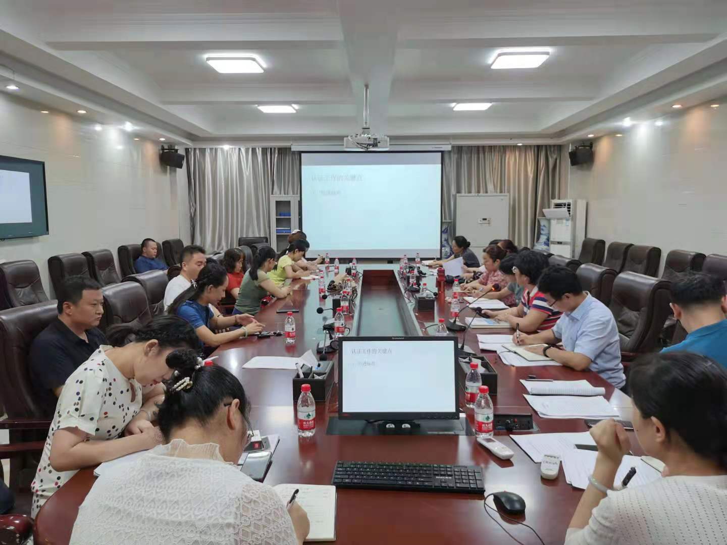 马克思主义学院召开师范类专业认证指导会