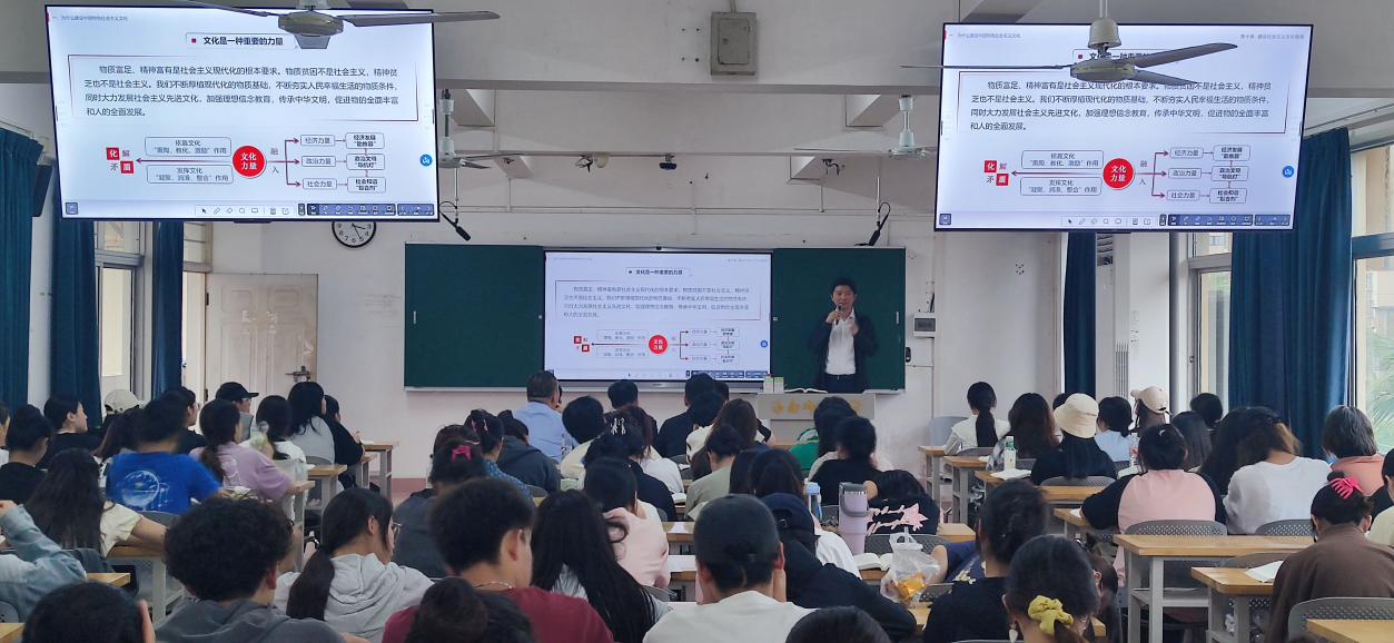 张引副校长为本科生讲授思政课