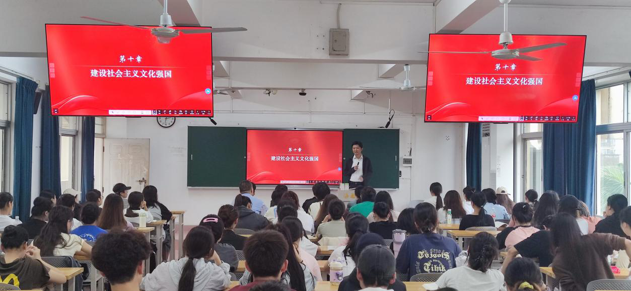 张引副校长为本科生讲授思政课