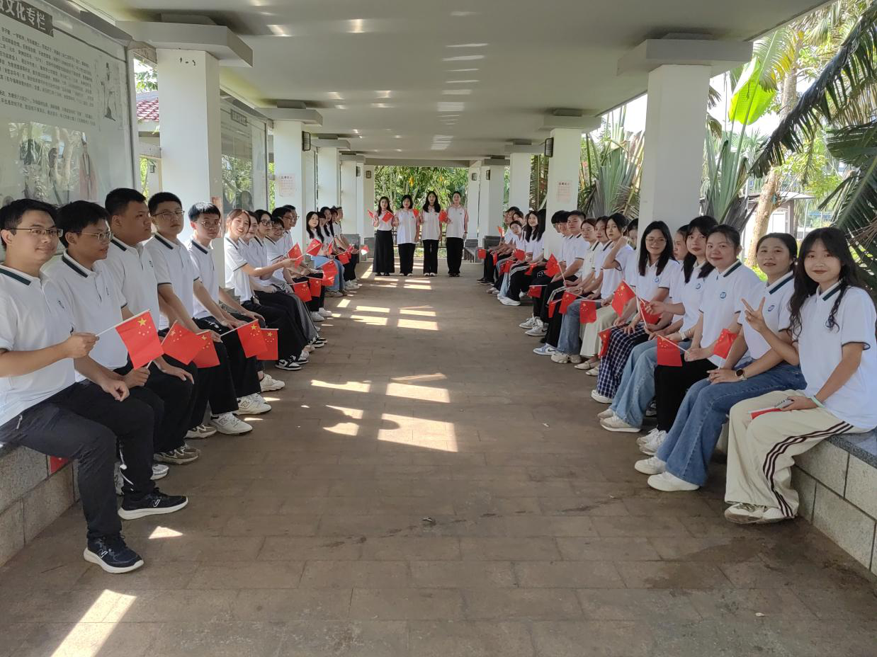 海师马院师生同唱一首歌，共庆祖国华诞