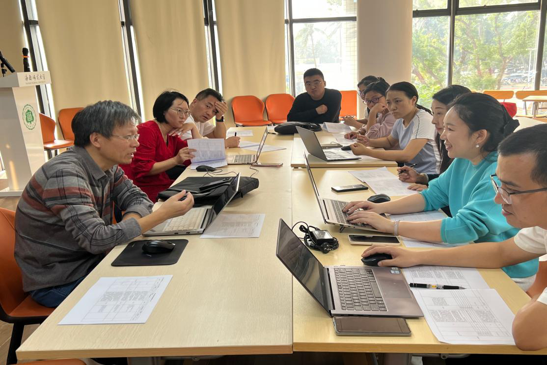 马克思主义学院召开师范认证自评报告完善会议