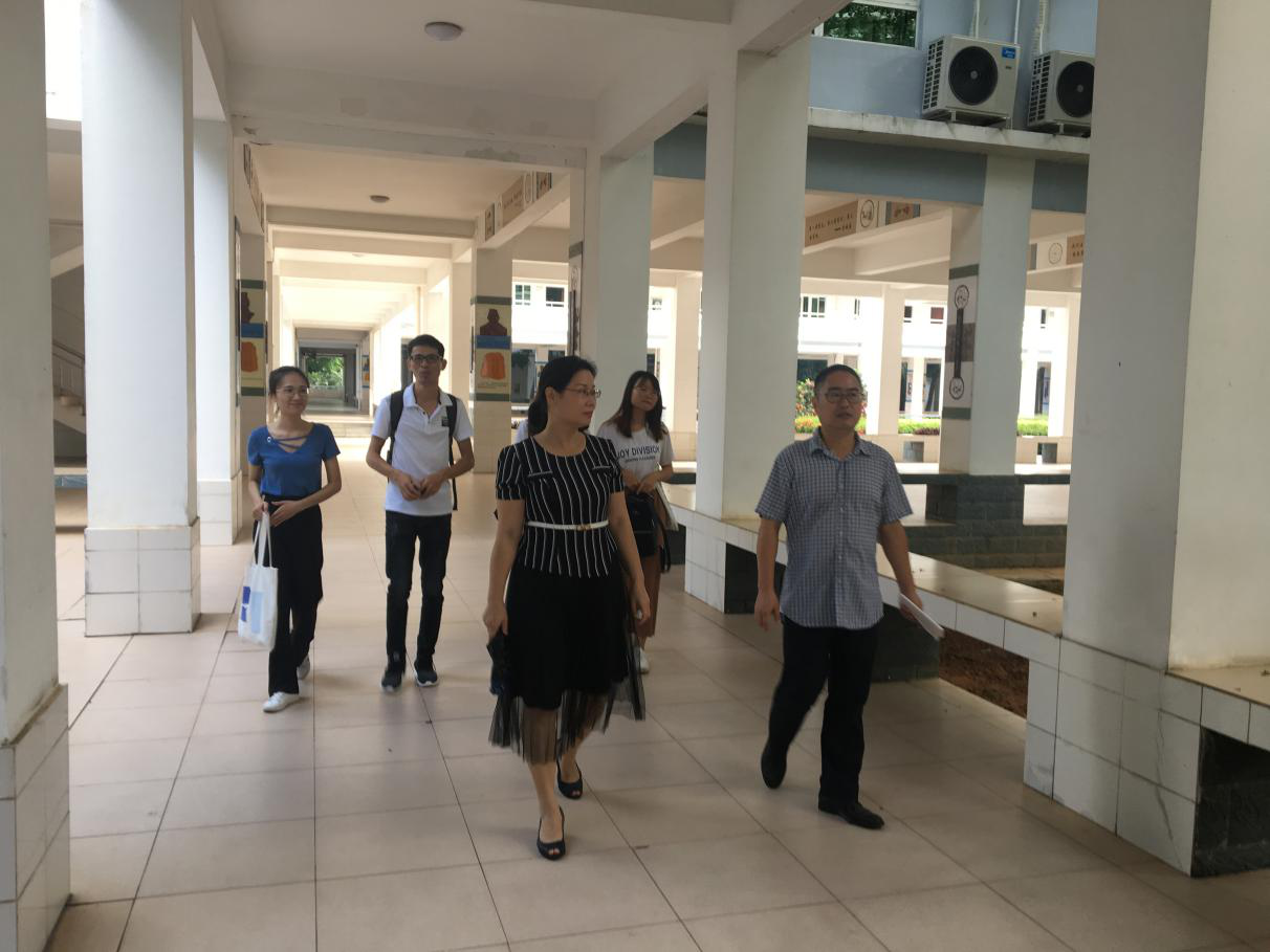 我院研究生赴海口市一中实习