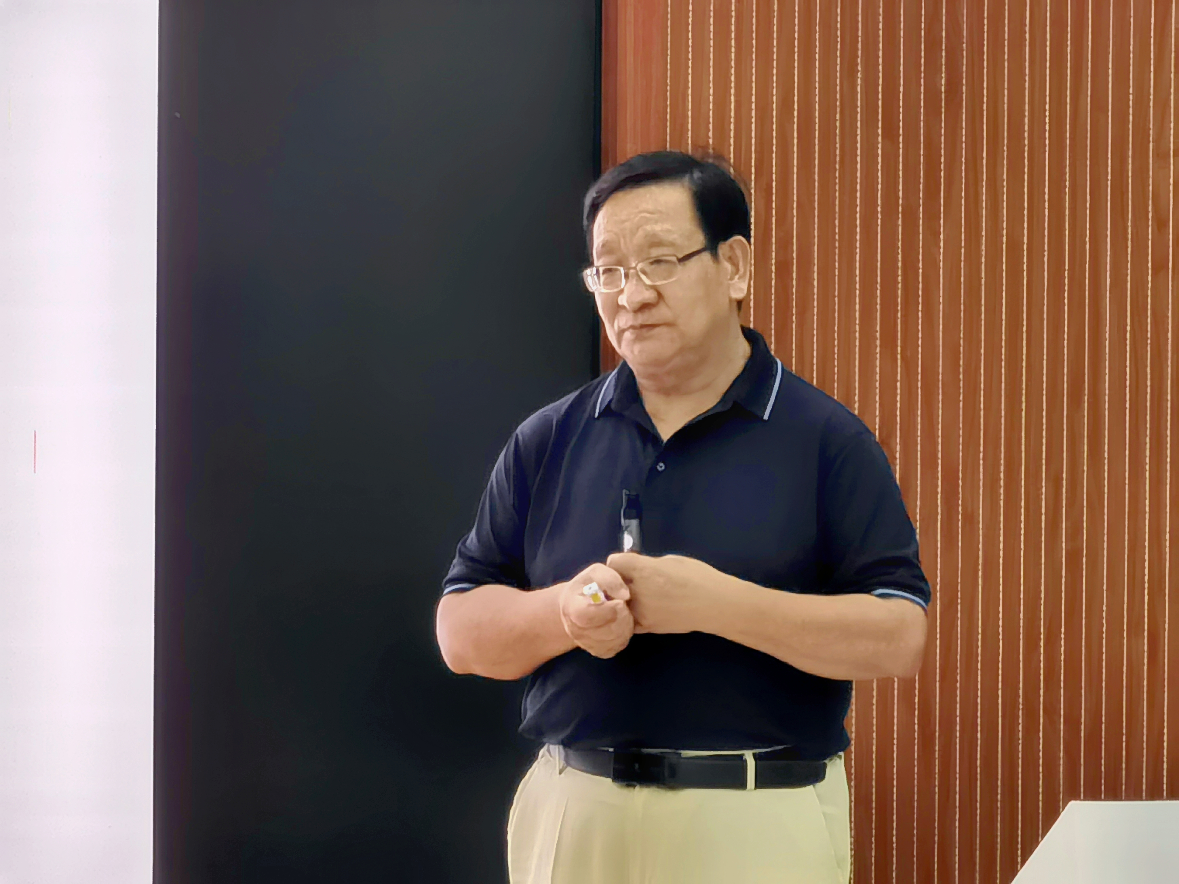马克思主义学院组织开展学习贯彻党的二十大精神主题讲座