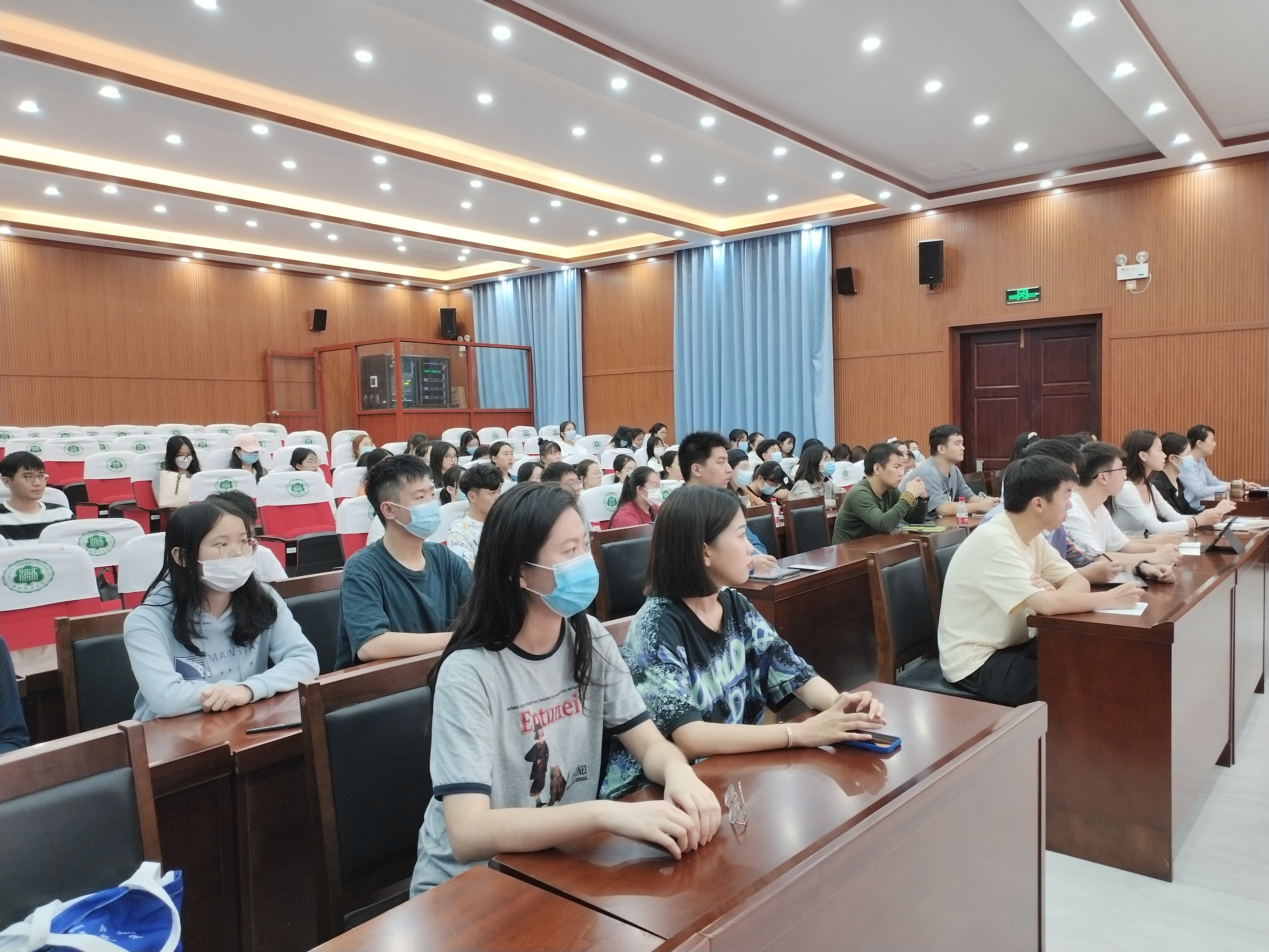 马克思主义学院组织收看海南师范大学党的二十大精神宣讲团首场宣讲报告会