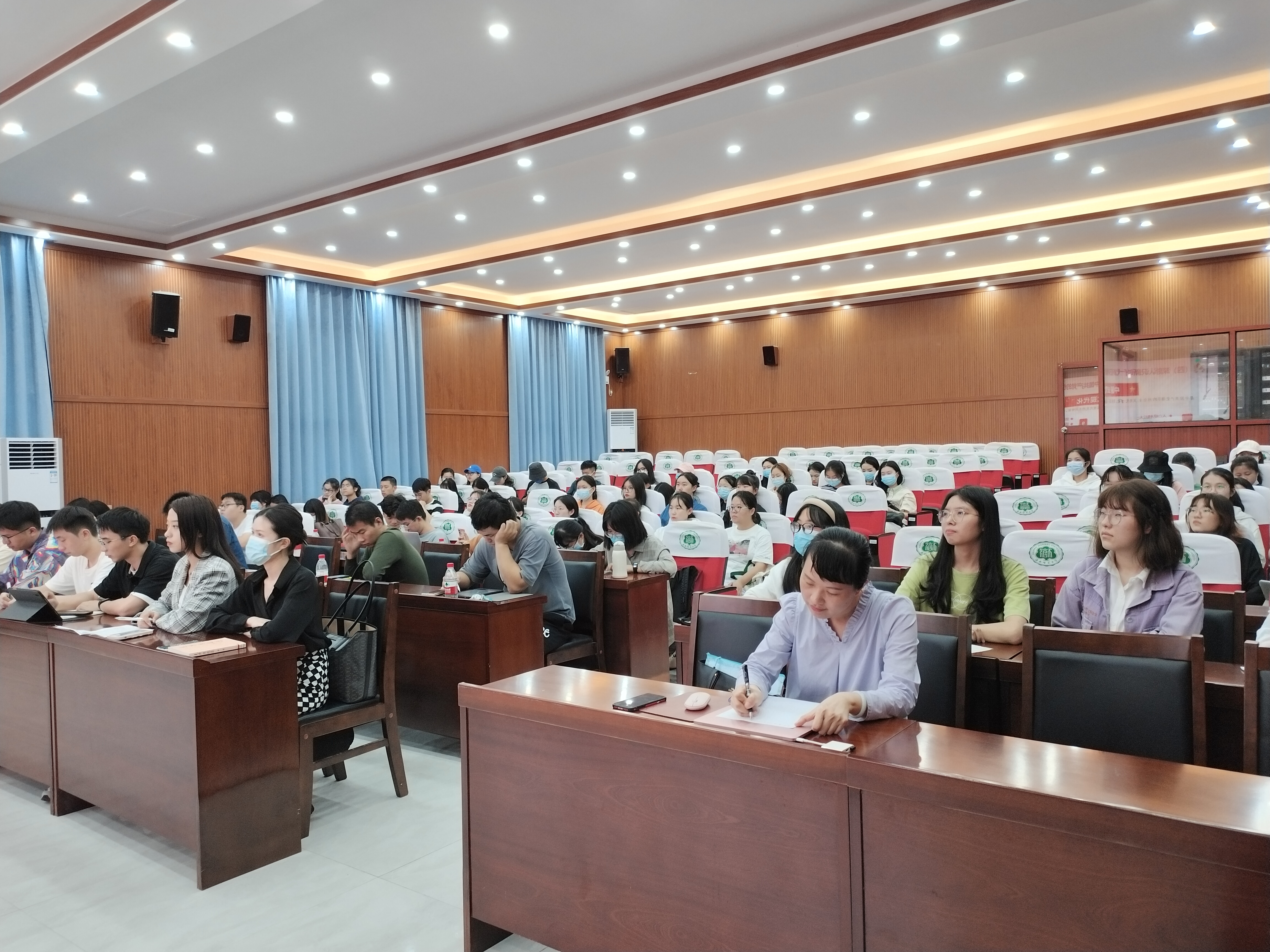 马克思主义学院组织收看海南师范大学党的二十大精神宣讲团首场宣讲报告会