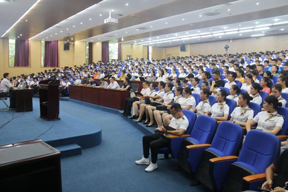 王习明院长到三亚航空旅游职业学院作专题讲座