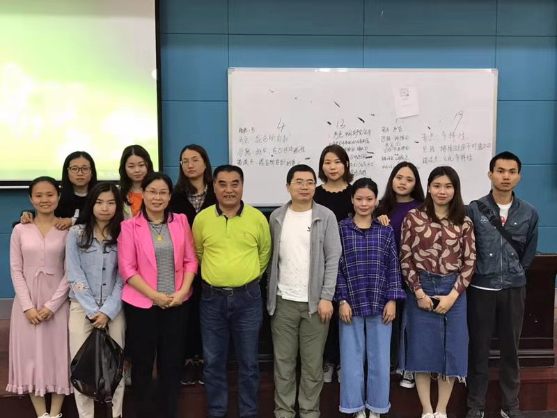 我院专硕研究生赴海南华侨中学参加教育见习活动