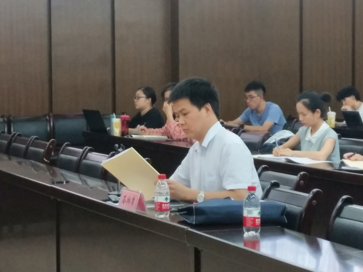 马克思主义学院组织博士研究生学位论文预答辩与开题答辩